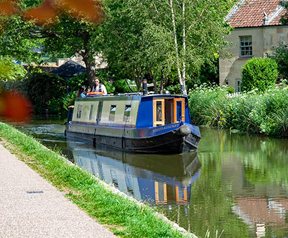 An image of a canal boat underway.