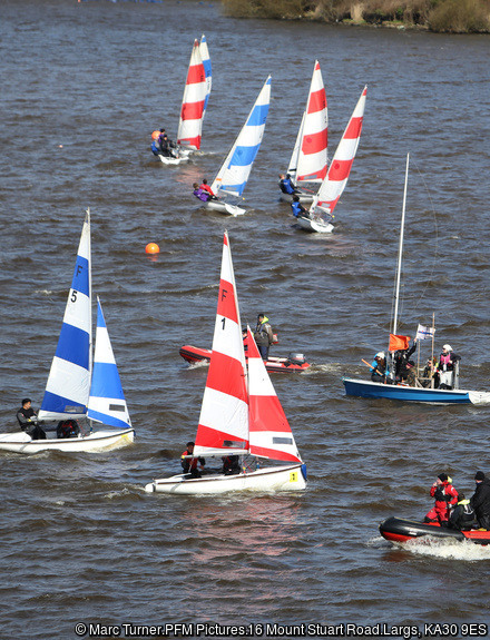 Aerial image of groups of small dinghies and a start boat.